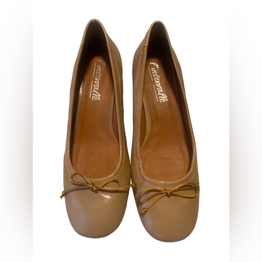 L’intervalles ballet core ballet block heel pump tan nude with bow. SIZE 8.5